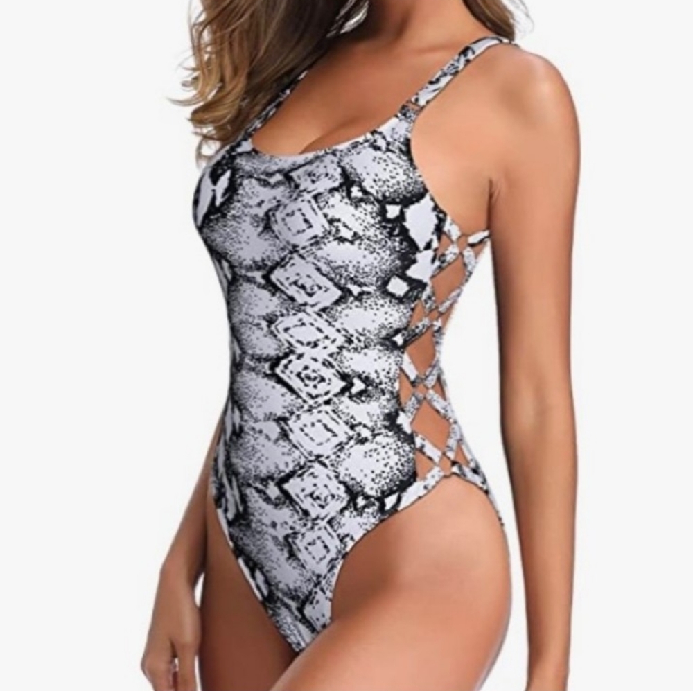 NWT CUTE SWIMSUIT 🩱